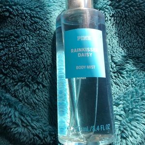 PINK Rainkissed Daisy Body Mist